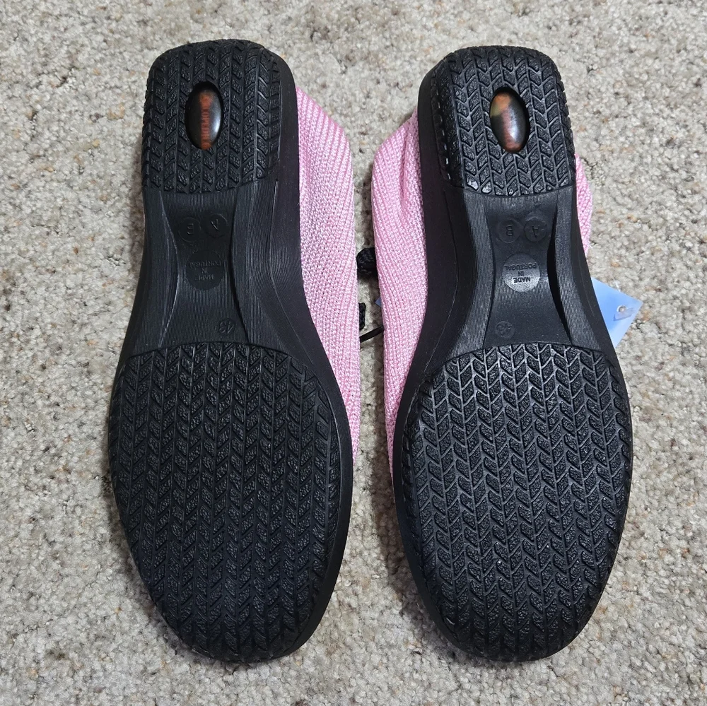 NWT Arcopedico Walking Shoes Pink Size 43